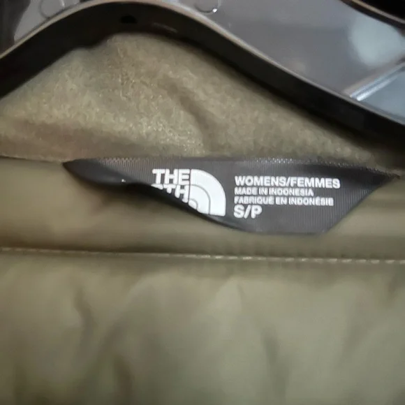 Women’s Down North Face winter coat, brand new with tags. Size small - Picture 8 of 15
